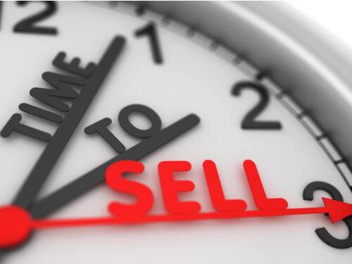 clock-with-words-time-to-sell-min